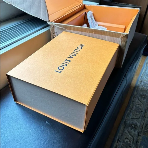 LV gift box, LV shipping box, ribbon, gift message envelope More sizes available - Picture 4 of 6